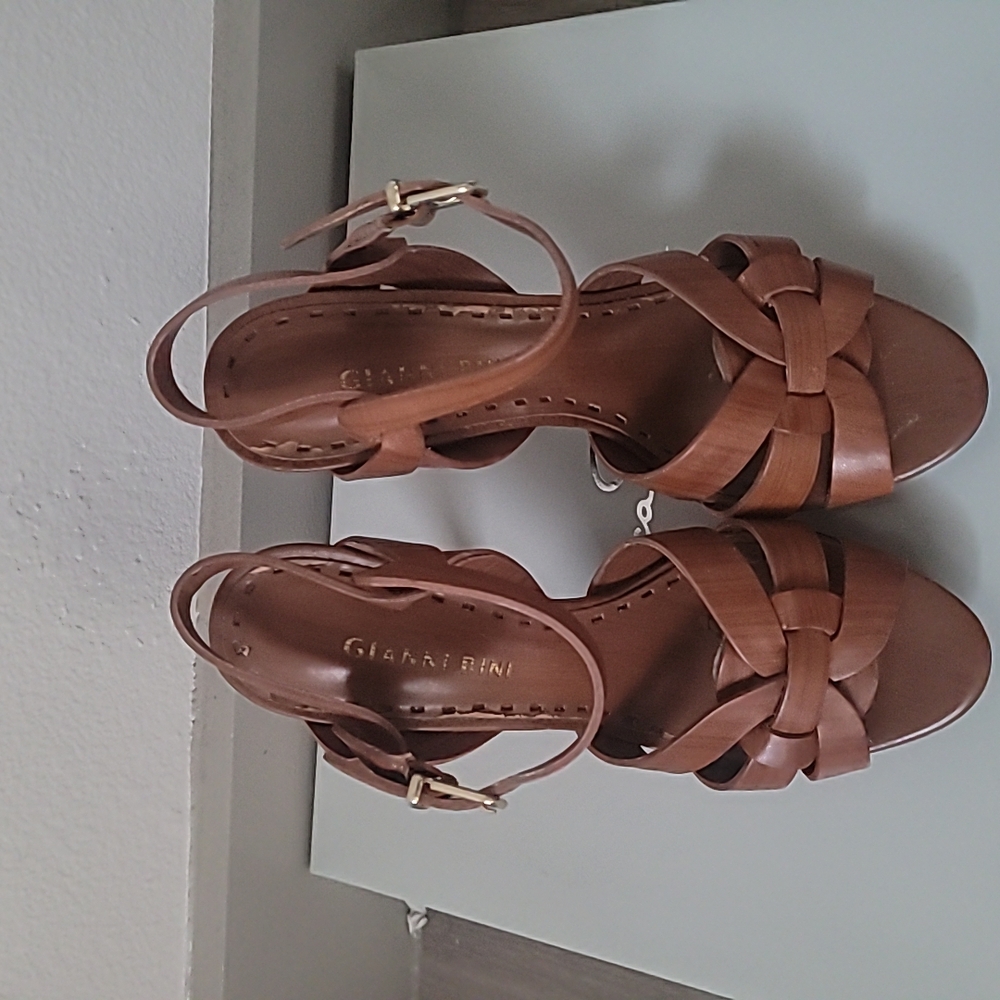 Gianvito Rossi Brown T-Strap Sandals